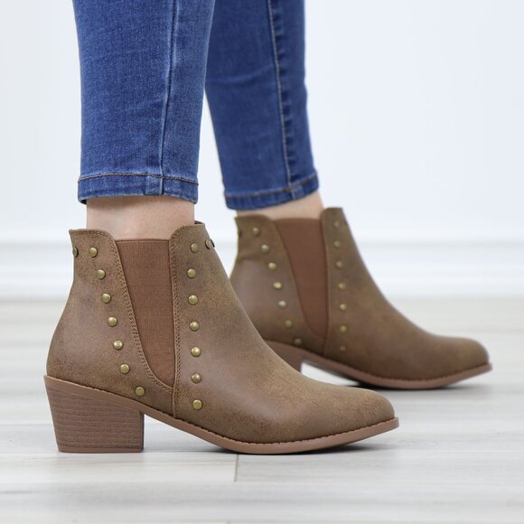 Chelsea Pointed Toe Low Heel Ankle Boots Metal Studs Tan Synthetic Leather - Picture 3 of 12
